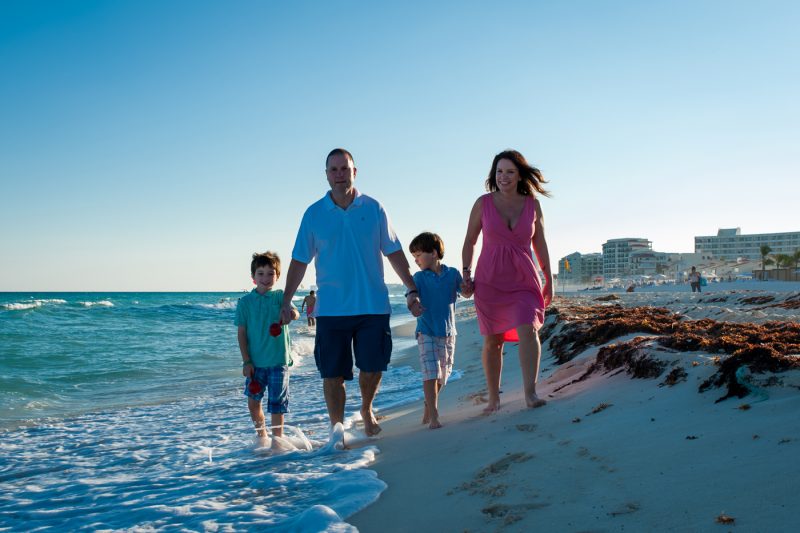 family photos cancun beach